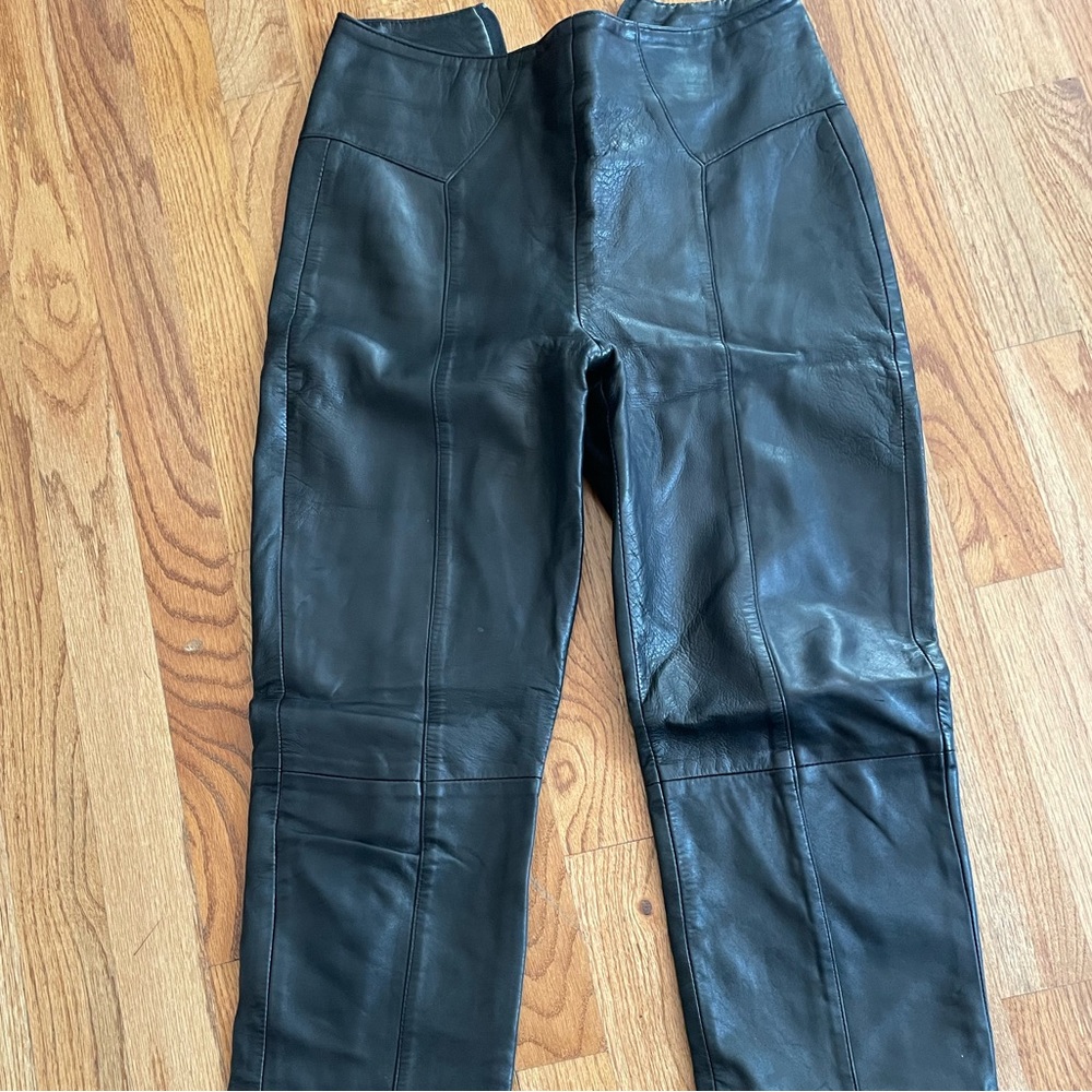 Black Leather pants size 0-2 ; zipper in back